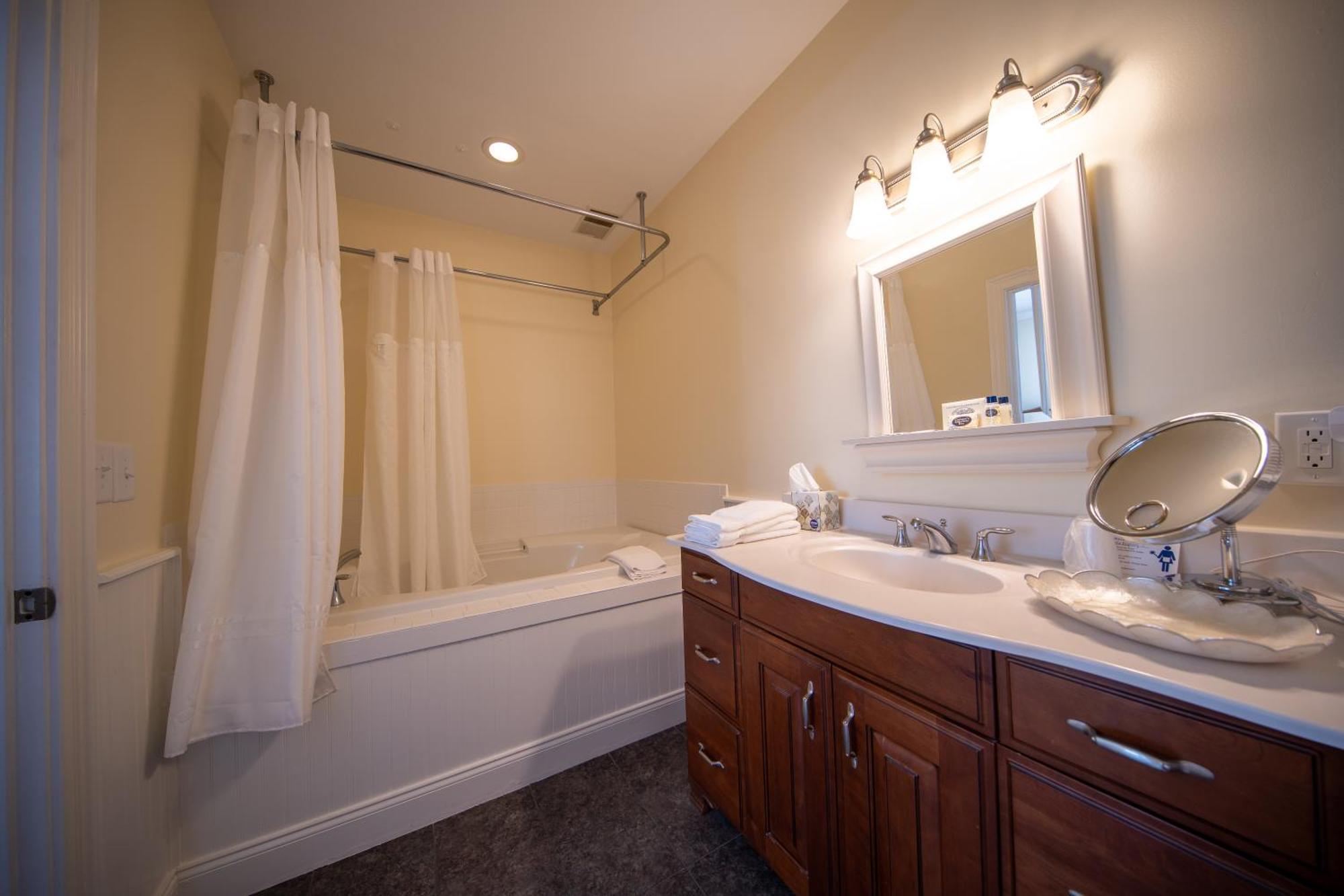 The Edenton Collection-The Granville Queen Inn 部屋 写真